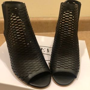 Host Pick 🎉Steve Madden BN wedges only tried on !